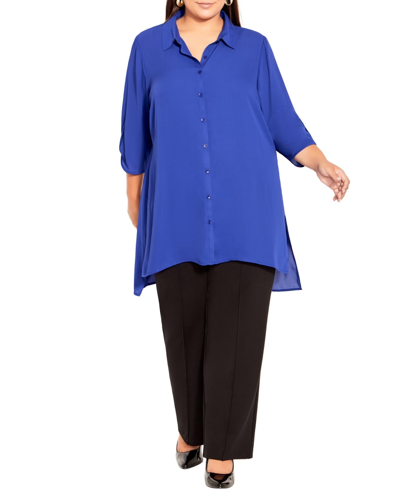 Front of a model wearing a size 14 River Longline Blouse in Cobalt by Ave Studio. | dia_product_style_image_id:234191